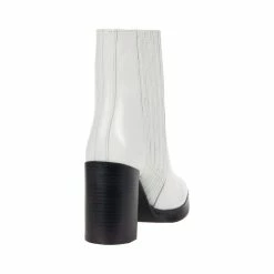 Matisse Ava Boots in White - women -Outlets Shop 0e14b5392c0540febc680c09bbb5d594 0f295cb6 9ca5 437f 99ba b4c3273ab5f5 1080x