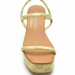 Matisse Honor Platform Sandal in Chartreuse - women -Outlets Shop 5b6e59a3cfab4bc2a1abb02a494c00d9 8243d415 b68a 47e7 9c10 3cfa6874976c 1080x