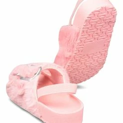 ZOOGS Furry Footbed Sandal - kids -Outlets Shop a8f1da0736b44d96a11efb99e05df451 1080x