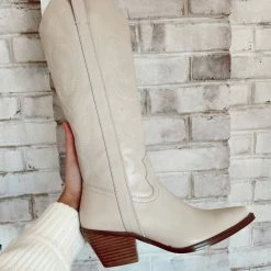 Matisse Agency Western Boots in Ivory - women -Outlets Shop dd6a127644894b539d77b35f967b9f4b 7e1ed6d5 6852 4159 9dbb ff590860b9ba 1080x